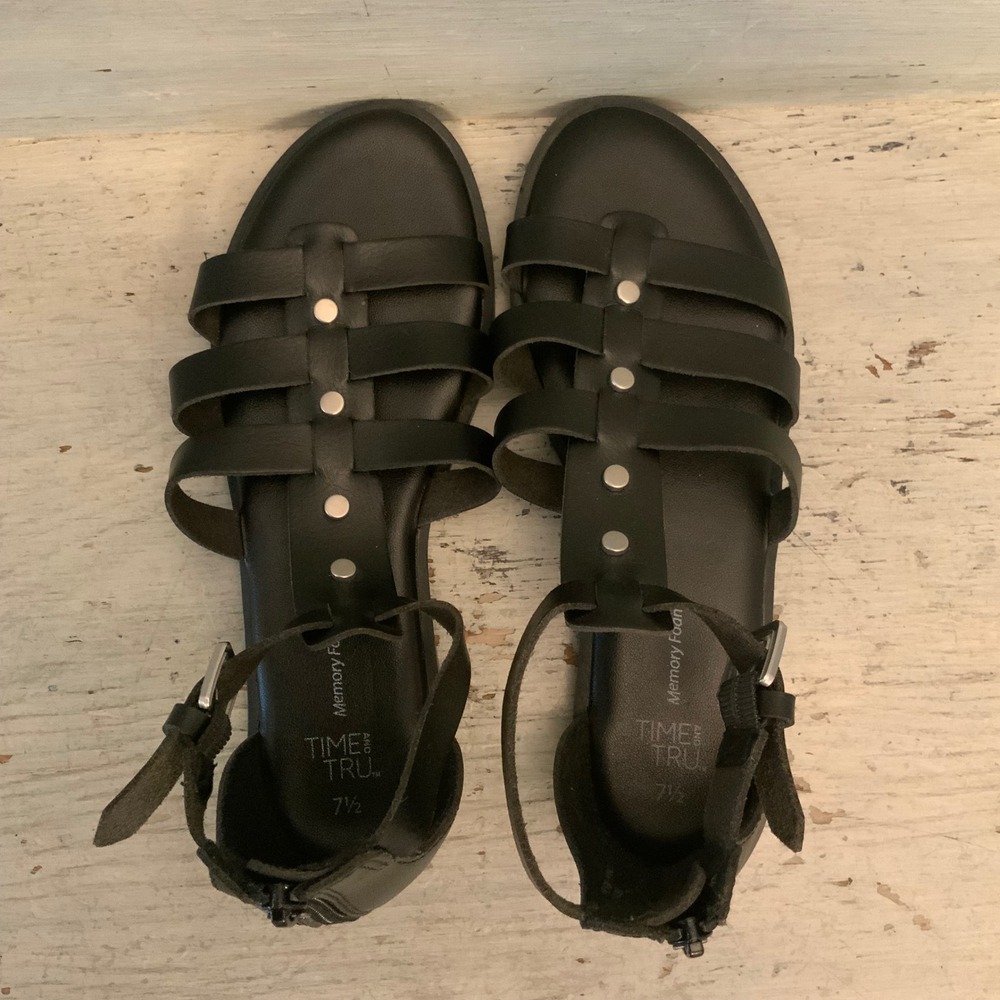 Time & Tru Black Faux Leather Studded Strappy Gladiator Sandals Size 7.5 GC - Picture 7 of 7